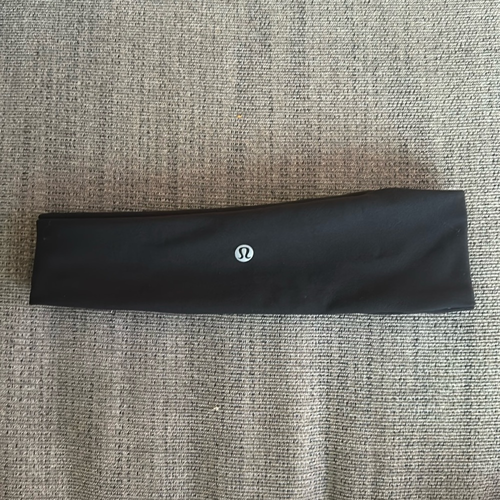Black Lululemon workout headband